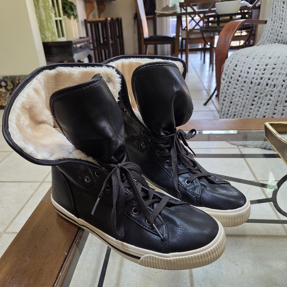 Arizona Jean Company Shoes - Arizona Jeans Women's Black boots.